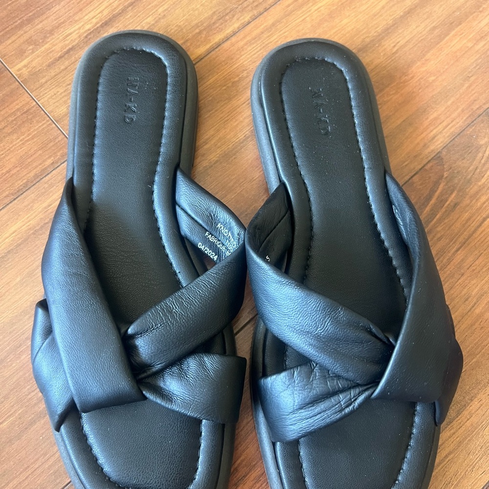 Black Leather Slide Sandals with Twisted Straps